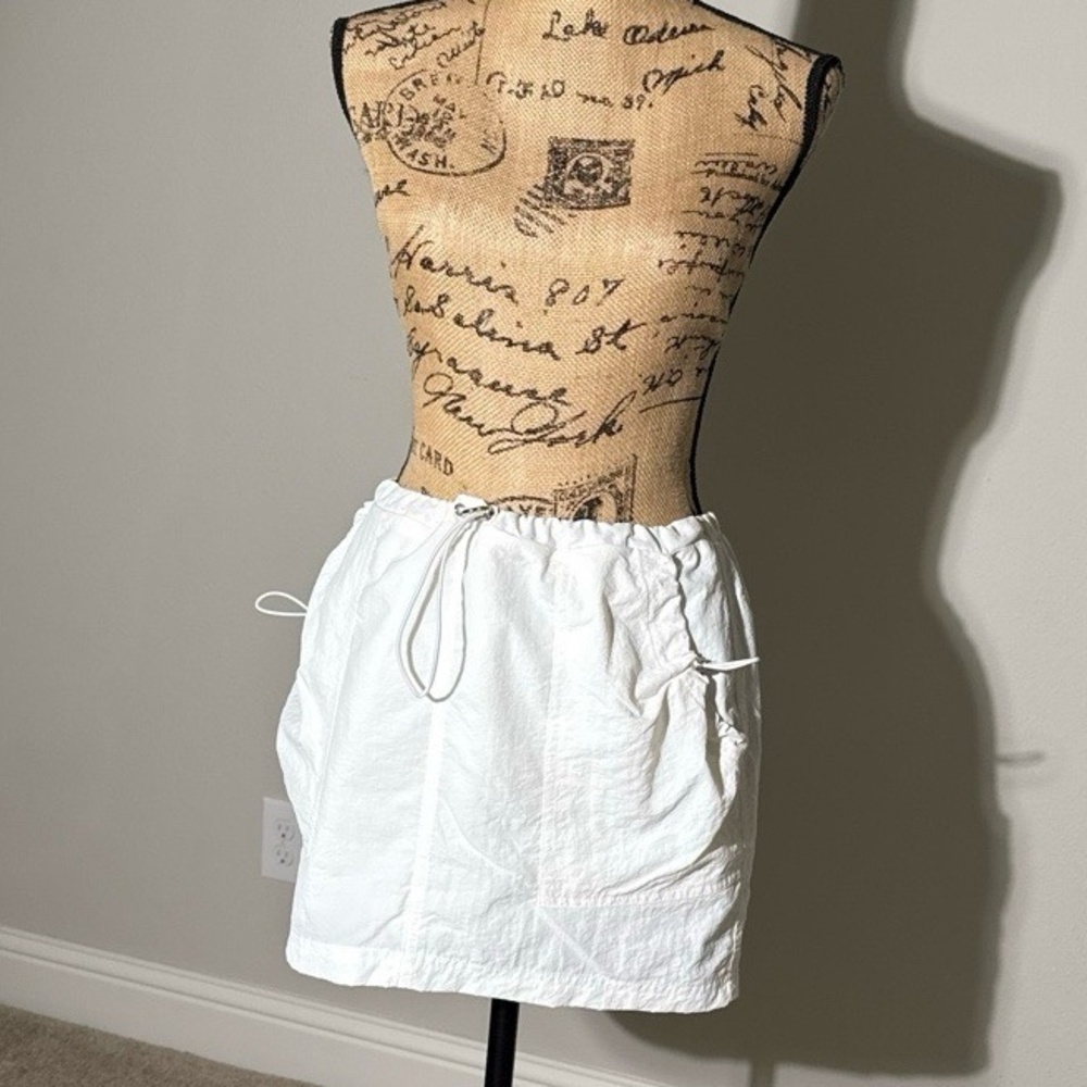 COTTON CANDY LA Womens Mini Skirt Size Medium White Ruched Pockets Casual